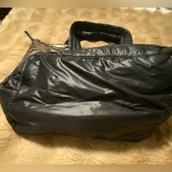 COPY - SONDRA ROBERTS SQUARED quilted nylon tote - Picture 5 of 6